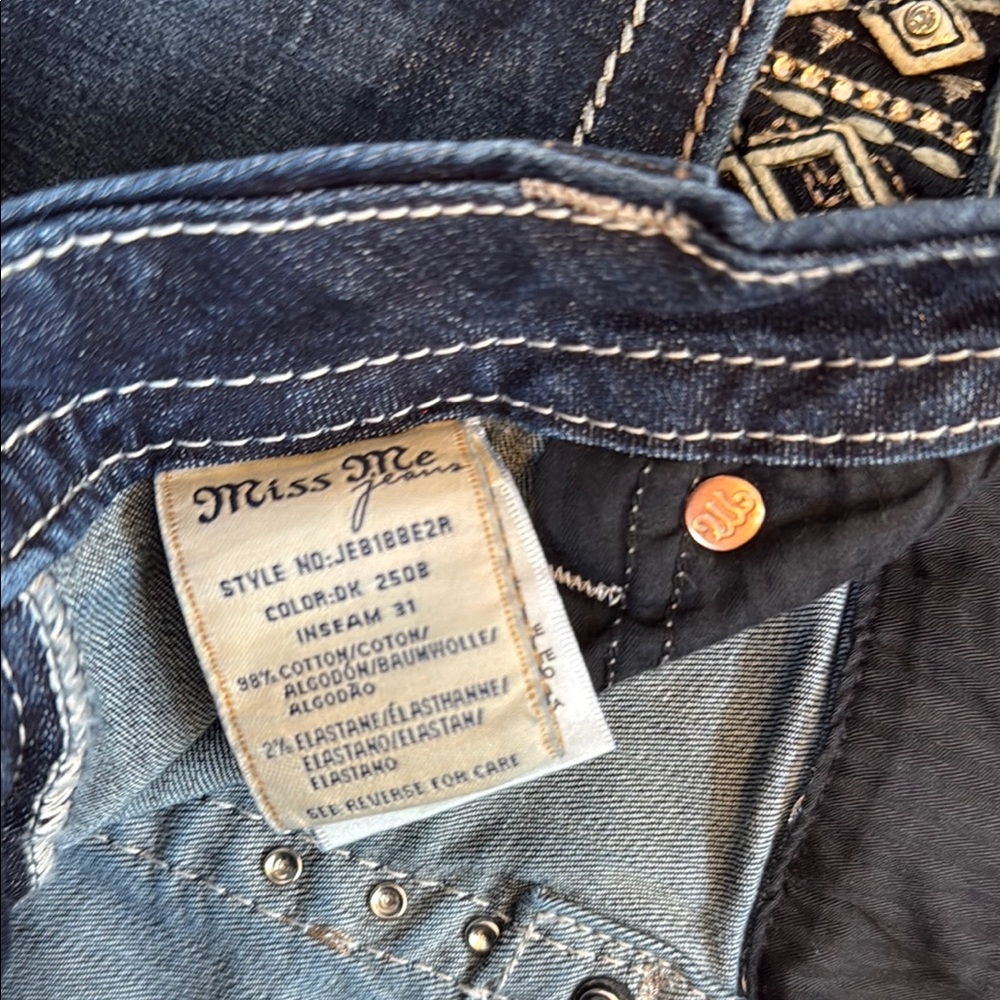 Miss Me Mid Rise Easy Boot Curvy Fit Jeans - Picture 6 of 11
